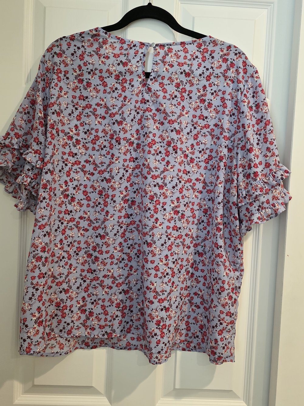 Liz Claiborne Light Blue Floral Ruffle Sleeve Top - Picture 2 of 6
